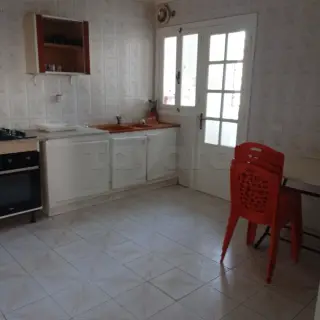 Appartement S+3 en très bon état avec balcon et vue dégagée — photo 5