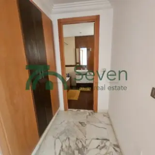 Appartement S+2 au dernier étage d'une résidence gardée avec parking — photo 3