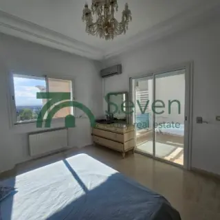Appartement S+2 au dernier étage d'une résidence gardée avec parking — photo 5