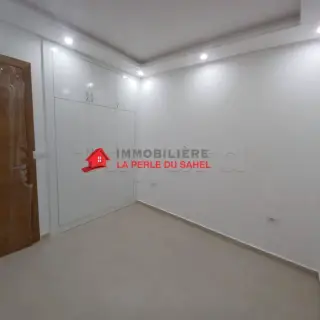 Appartement S+2 de 101 m² à Chatt Mariem, à 100 m de la plage — photo 5