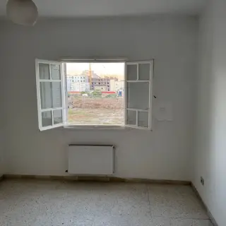 Appartement S+3 lumineux avec parking à L'Aouina — photo 3