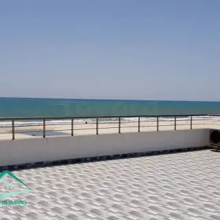 Villenetage direkt am Wasser mit Meerblick-Terrasse in Menzel Temime