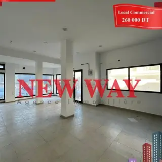Local commercial de 76 m² avec larges vitrines à Khezama