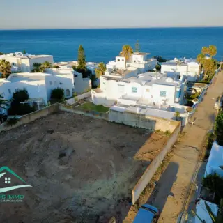 Terrain constructible de 1 065 m² à deux pas de la plage de Mansoura — photo 3