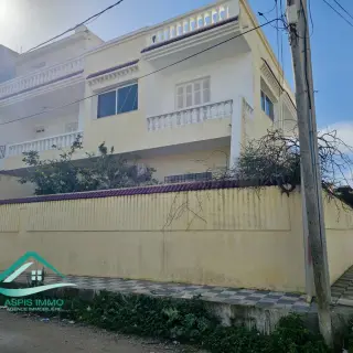 Maison avec rez-de-chaussée, appartement indépendant et garage sur 292 m² — photo 3