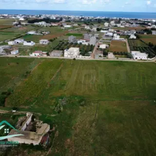 Terrain d'habitation de 800 m² à deux façades sur la route de la plage — photo 3