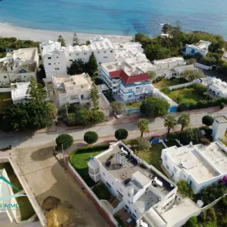 Villa de plusieurs logements à 100 m de la plage, El Mansourah