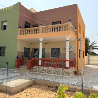 Villa meublée de 250 m² sur terrain arboré de 1301 m² près de la mer
