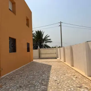 Villa meublée de 250 m² sur terrain arboré de 1301 m² près de la mer — photo 4