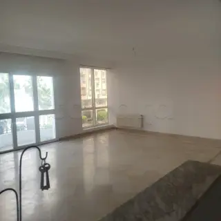 Vaste appartement S+3 de 141 m² en résidence gardée avec ascenseur
