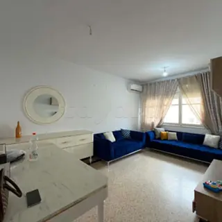 Appartement S+2 de 70 m² avec ascenseur et parking à Borj Louzir — photo 2