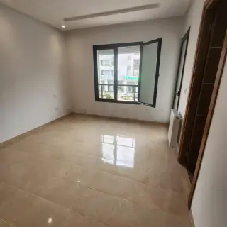 Appartement haut standing de trois chambres avec terrasse à Borj Cedria