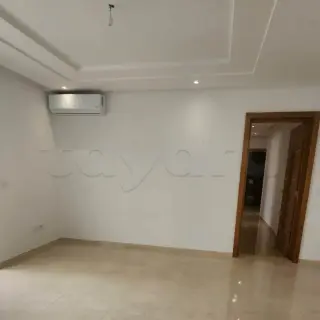 Appartement haut standing de trois chambres avec terrasse à Borj Cedria — photo 2