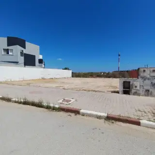 Terrain de 338 m² en front de mer avec accès direct à la plage, Borj Cedria