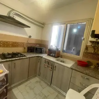 Appartement S+2 au troisième étage dans un quartier calme d'Ezzahra