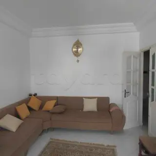 Haus auf zwei Ebenen mit Lager und Wohnung S+3, 400 m vom Strand