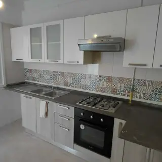 Appartement S+3 rénové de 132 m² avec balcon et parking à El Manar 2 — photo 3