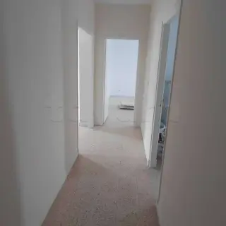 Appartement S+3 rénové de 132 m² avec balcon et parking à El Manar 2 — photo 5