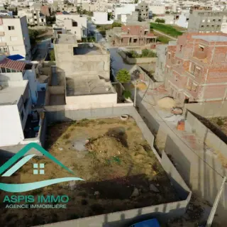 Terrain constructible de 505 m² à double façade avec permis à Kélibia