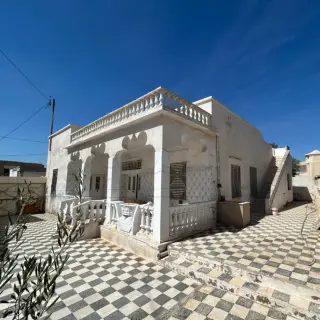 Maison S+5 de style ancien avec terrasse et majel à Kaâniche — photo 3