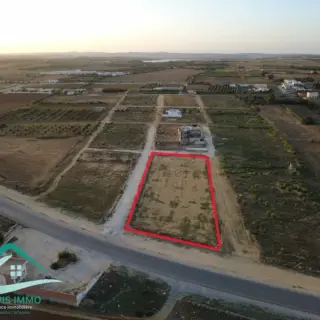 Terrain de 2 835 m² à quatre façades sur la route de ceinture de Kélibia