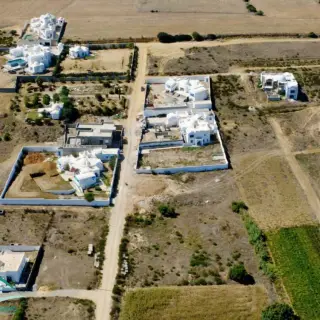 Terrain de 1200 m² sur une colline avec vue sur mer et ville