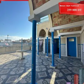 Maison de 250 m² bâtis avec patio et terrasse — photo 2