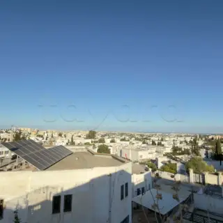 Triplex avec jardin et grande terrasse en résidence fermée à El Menzah 9