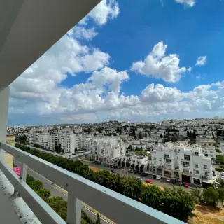 Appartement S+2 de 100 m² au 9e étage avec vue dégagée à El Menzah 6