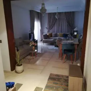 Appartement spacieux de trois chambres en résidence calme à La Soukra