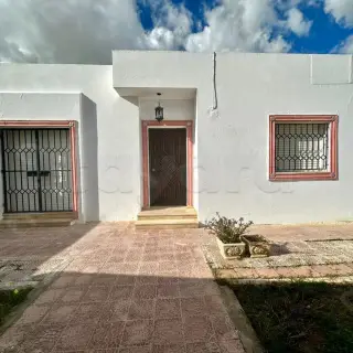 Villa S+3 avec jardin, terrasse et garage à Diar Ben Mahmoud El Agba