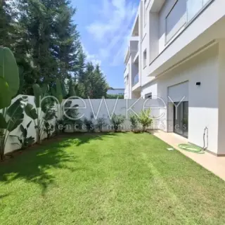 Appartement S+2 en rez-de-chaussée avec jardin privatif à La Soukra