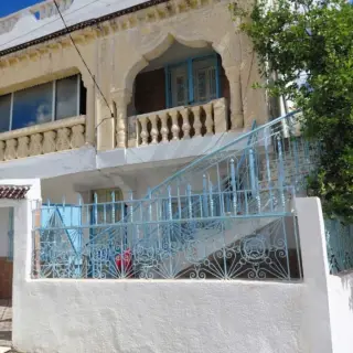 Duplex avec garage et studio au deuxième étage à Ettahrir Supérieur