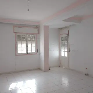 Appartement S+3 lumineux avec balcon à Radès Méliane, proche de la gare — photo 3