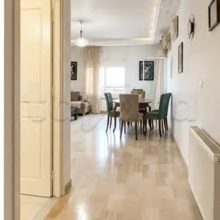 Appartement S+2 de 128 m² au 4ᵉ étage avec balcon et parking — photo 2