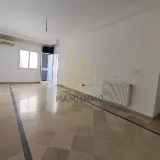 Appartement S+2 de 96 m² au 2ᵉ étage avec balcon et parking