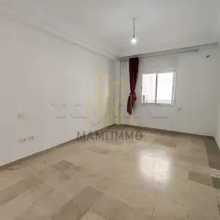 Appartement S+2 de 96 m² au 2ᵉ étage avec balcon et parking — photo 3