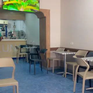Murs de local commercial loué de 62 m², exploité en cafétéria, à Mégrine Jaouhara — photo 3
