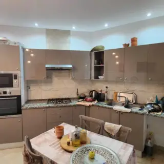 Villa S+3 et trois appartements sur un terrain d'angle de 400 m² à L'Aouina — photo 3