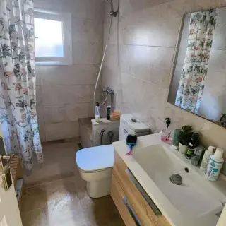 Villa S+3 et trois appartements sur un terrain d'angle de 400 m² à L'Aouina — photo 4