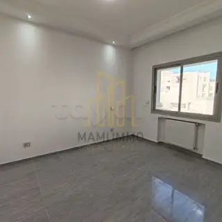 Appartement S+1 au 2e étage avec parking et titre individuel — photo 3