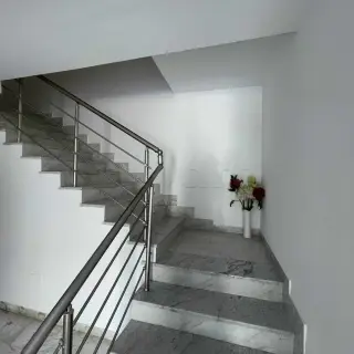 Triplex de 711 m² avec jardin, ascenseur et trois places de parking — photo 4