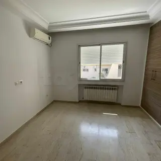 Triplex de 711 m² avec jardin, ascenseur et trois places de parking — photo 5
