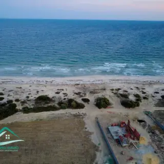 Terrain d’habitation 340 m² pieds dans l’eau à plage dherwa Kelibia