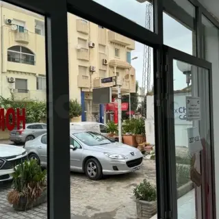 Fonds de commerce d'angle de 98 m² avec 4 grandes vitrines à l'Aouina — photo 4