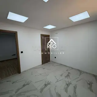 À Louer : Des cabinets médicaux situés dans un centre médical moderne, récemment construit, à proximité de la Clinique Soukra. — photo 2
