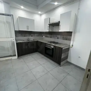 Appartement S+3 au 2e étage à louer à Ennkhilet, Ariana
