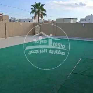 Étage de villa lumineux avec trois chambres et grande terrasse