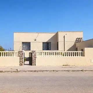 Villa S+3 pieds dans l'eau avec accès direct à la plage à vendre