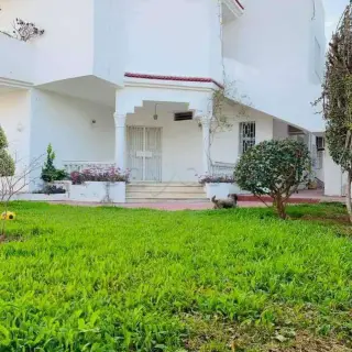 A Vendre villa haut standing a la Soukra Chotrana 3